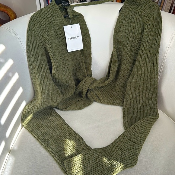 NWT Forever 21 Army Green Sweater Top. Women’s. Size Medium. - Picture 3 of 3